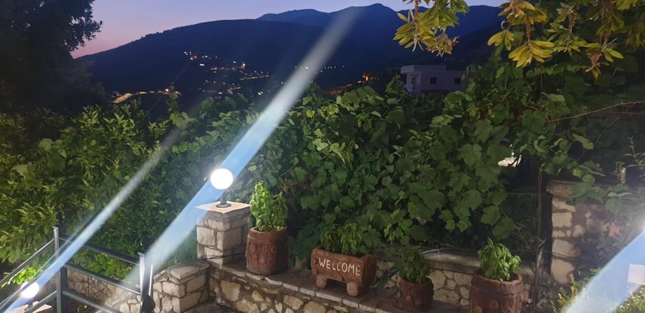 Apart-Hotel Llazari Himare Eksteriør bilde