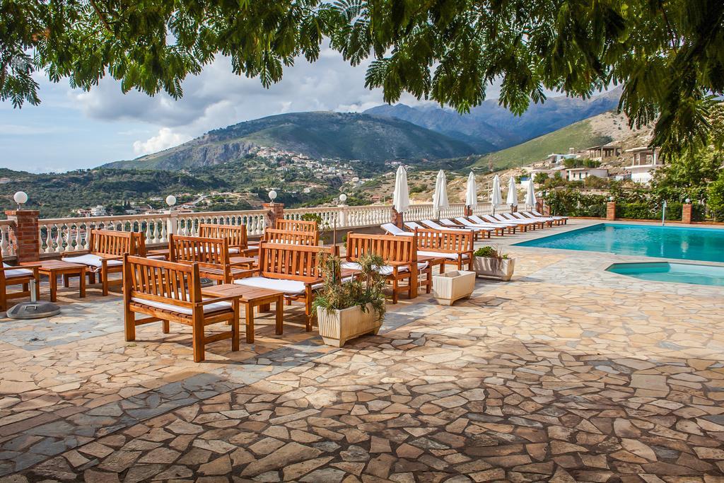 Apart-Hotel Llazari Himare Eksteriør bilde