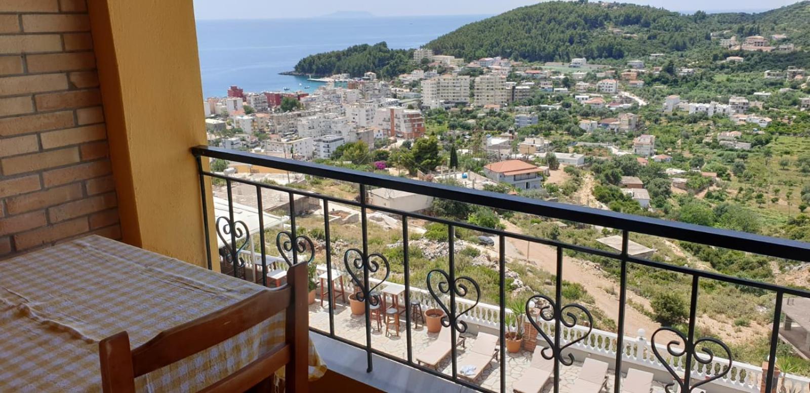 Apart-Hotel Llazari Himare Eksteriør bilde